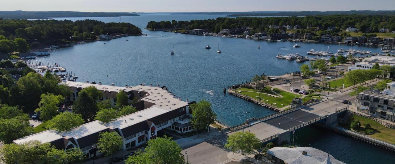 359 Edgewater Inn Charlevoix Kültér fotó