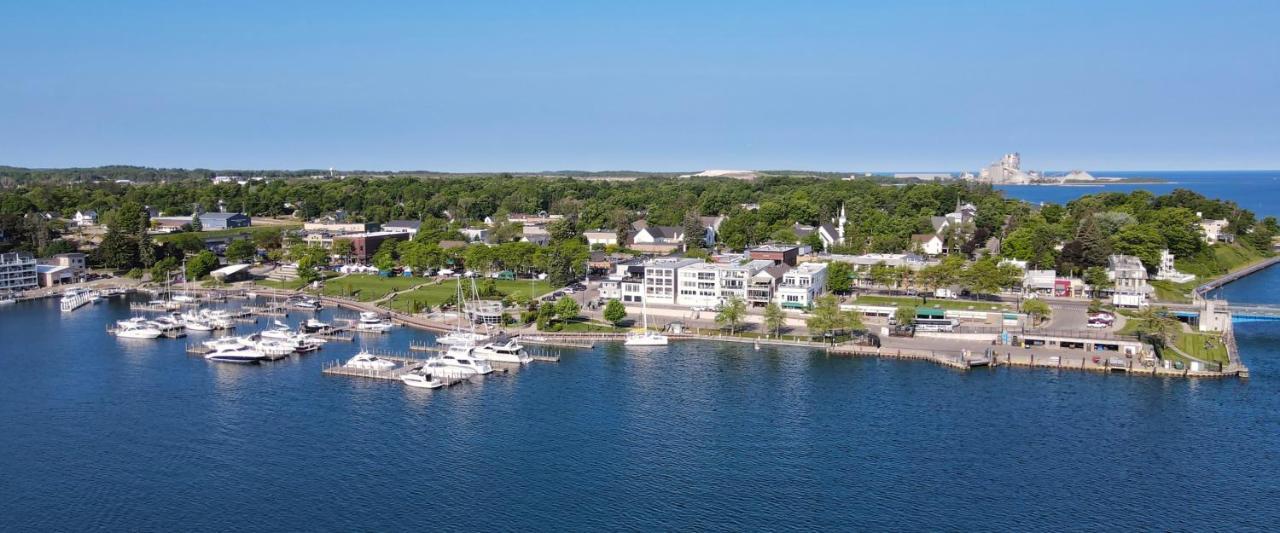 359 Edgewater Inn Charlevoix Kültér fotó